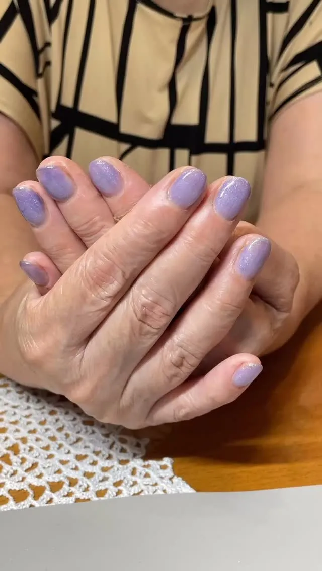 夏バージョン☀️仕事柄爪が割れたり折れたりするのでカバーの為...